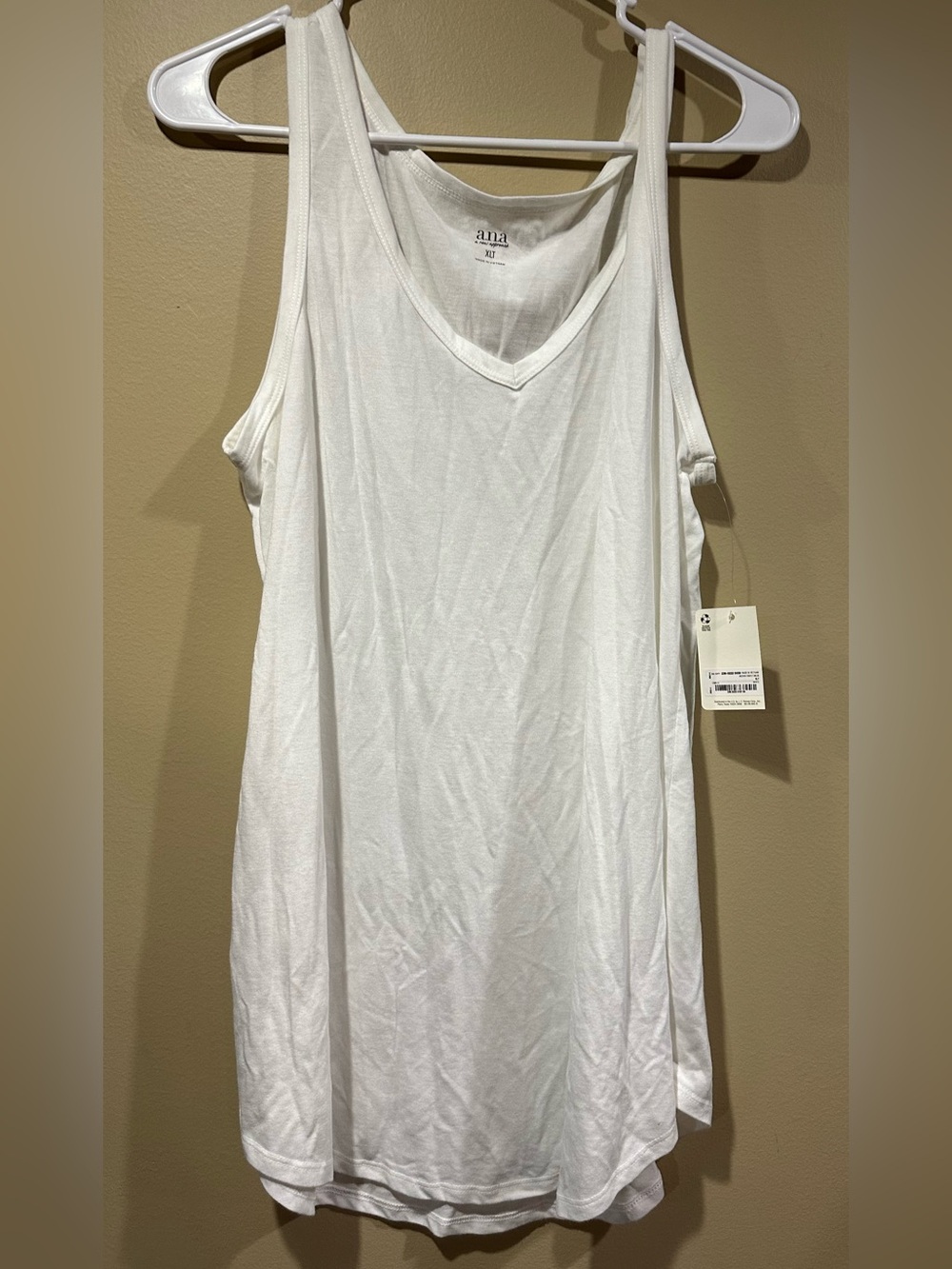 a.n.a White V-Neck Sleeveless Tank Top
